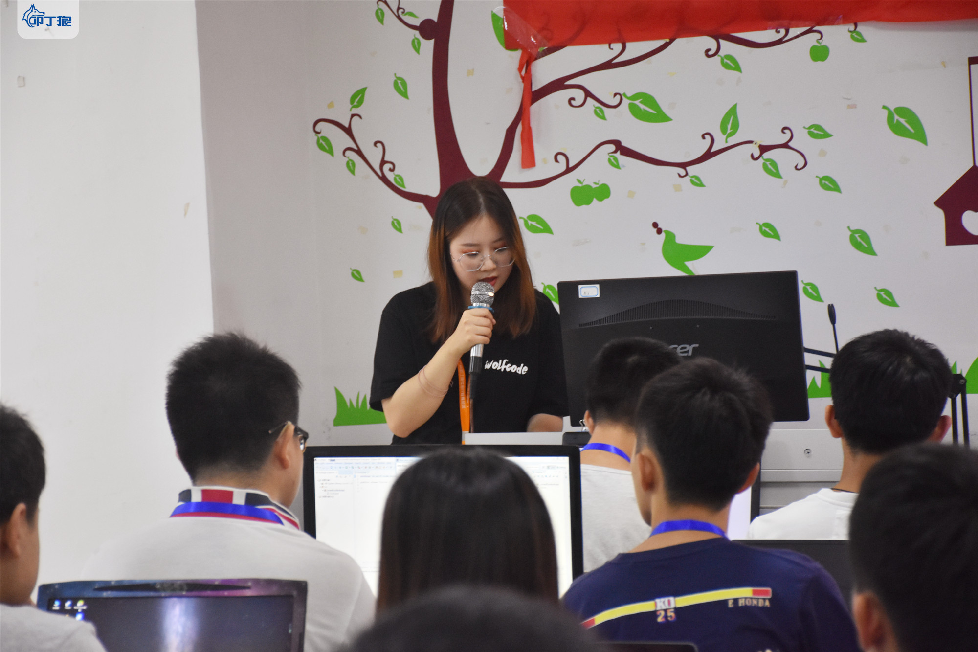 王晓欣老师上台发言