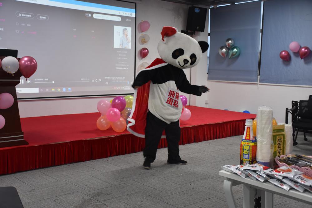 浓情暖心平安夜,欢乐温馨生日会! 浓情暖心平安夜,欢乐温馨生日会!