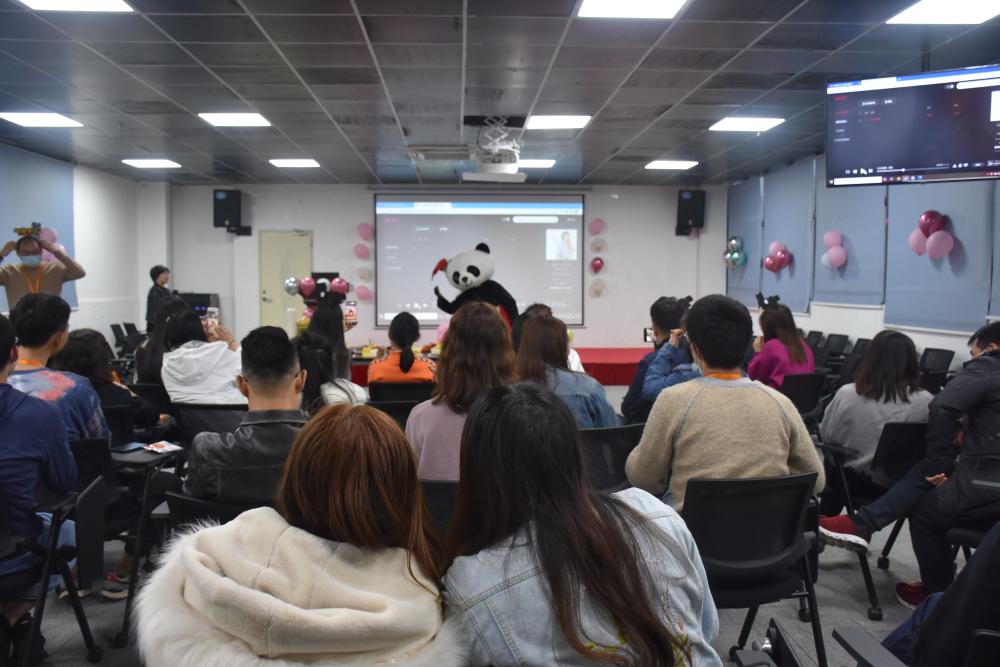 浓情暖心平安夜,欢乐温馨生日会 浓情暖心平安夜,欢乐温馨生日会