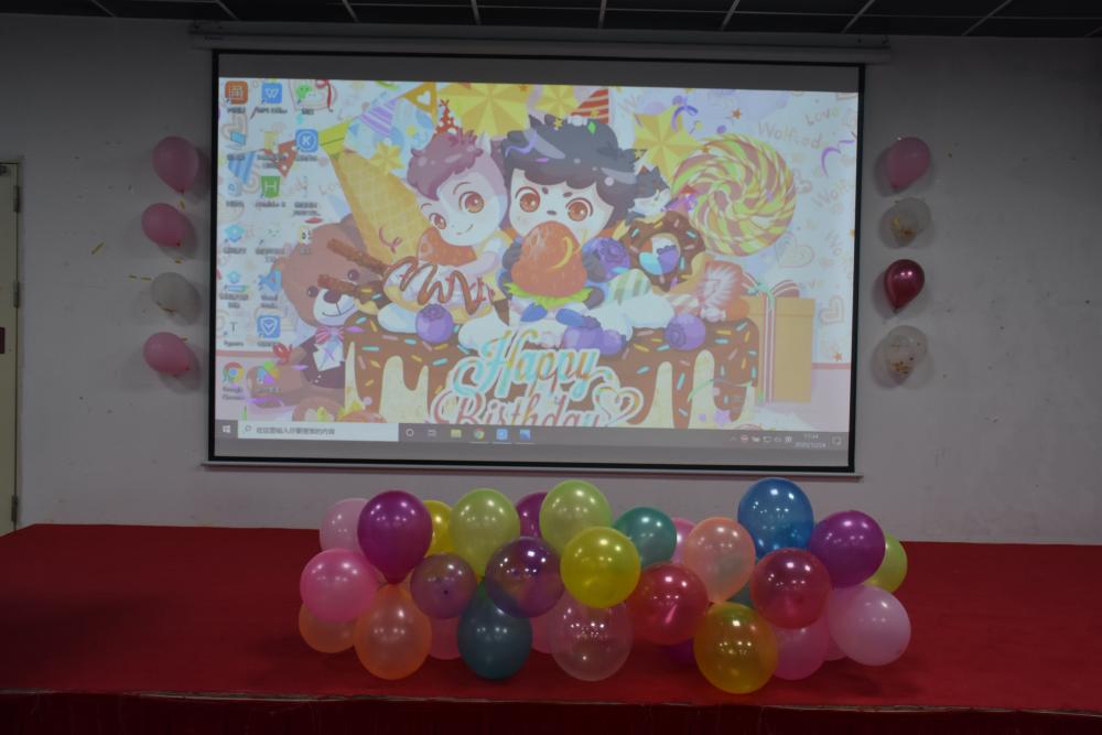 浓情暖心平安夜,欢乐温馨生日会 浓情暖心平安夜,欢乐温馨生日会