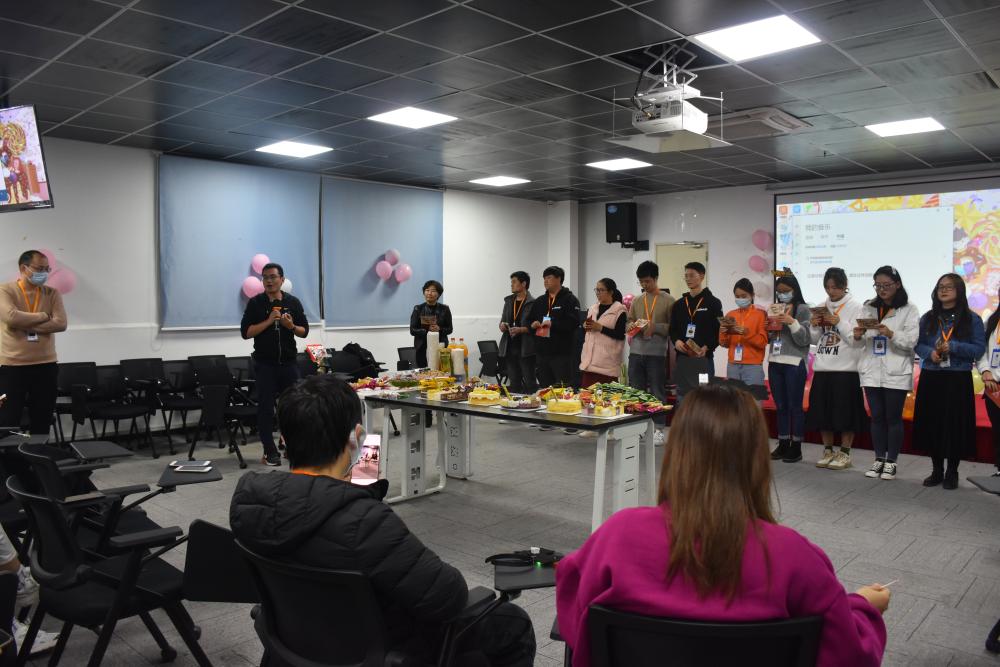 浓情暖心平安夜，欢乐温馨生日会！