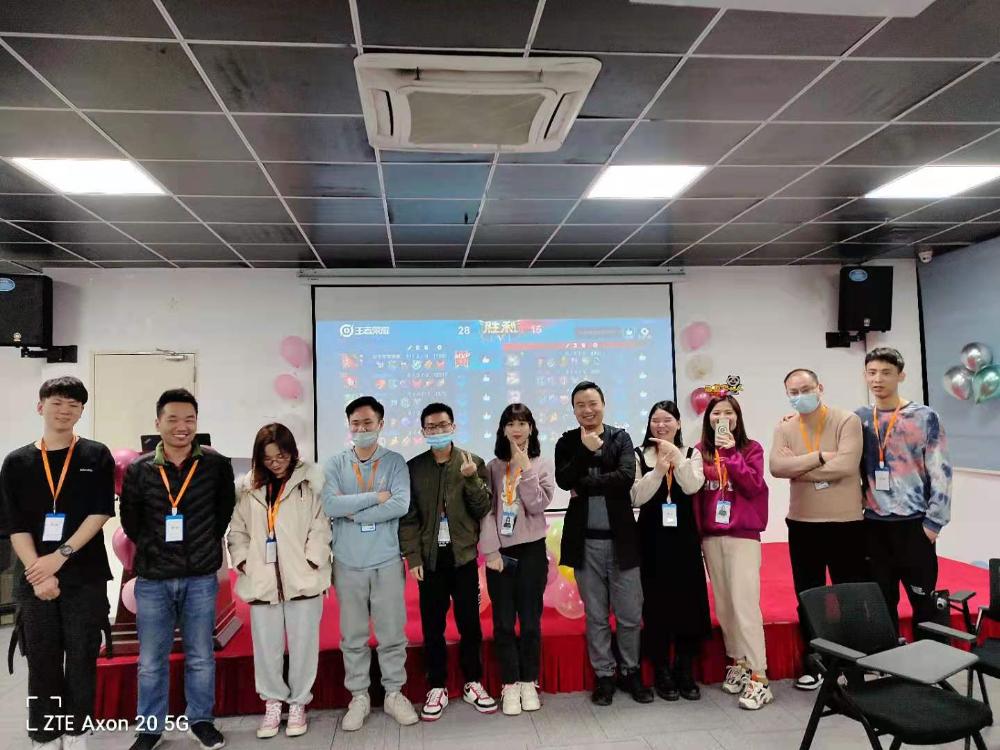 浓情暖心平安夜,欢乐温馨生日会 浓情暖心平安夜,欢乐温馨生日会