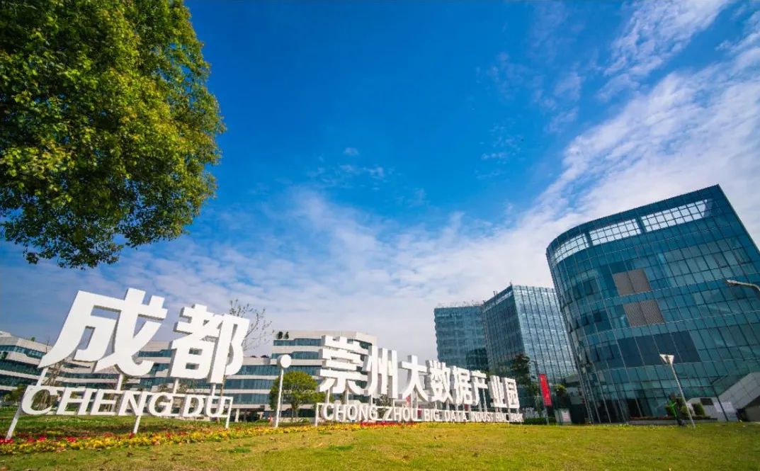 大家好，正式介绍一下，这是叩丁狼成都校区！